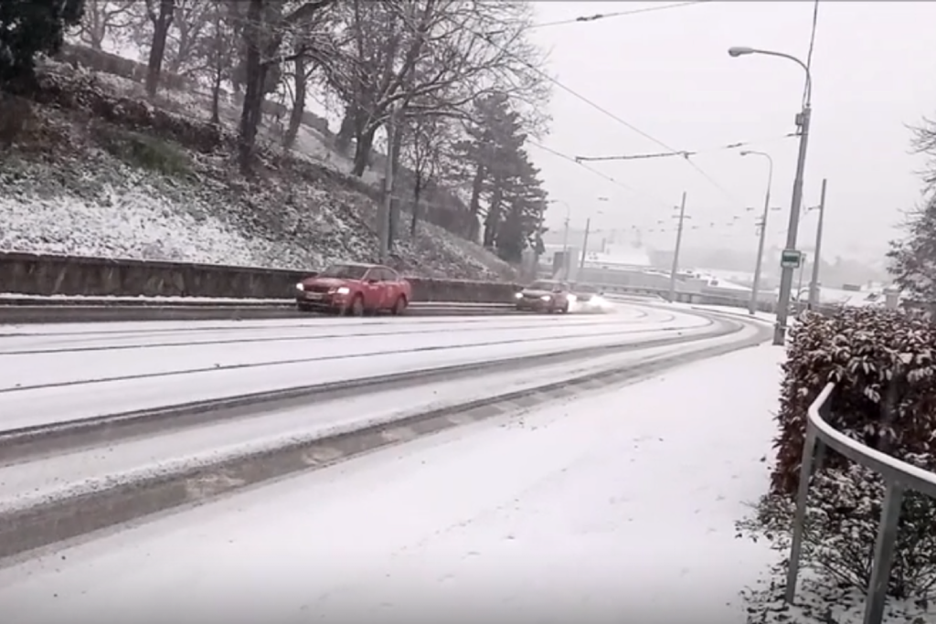 śnieg zasypał Brno